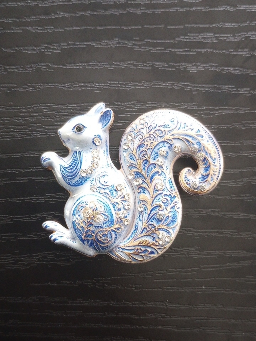 Delft Blue White and Golden Floral Squirrel Brooch Pin